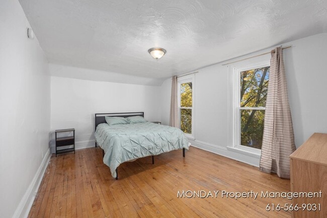 Building Photo - 263 W Muskegon Ave