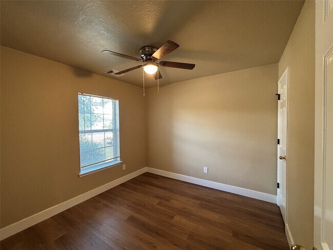 Building Photo - 10831 Harston Dr