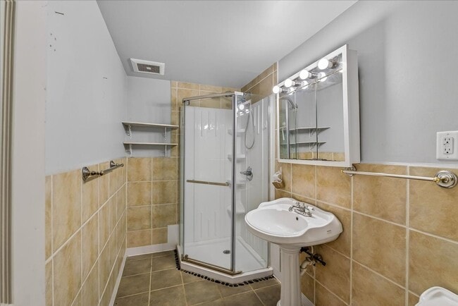 Building Photo - 1806 Golden Oak Ln