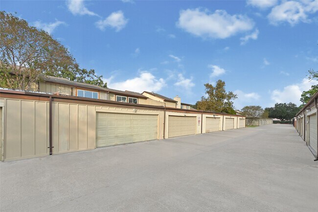 Building Photo - 12527 Wellington Park Dr