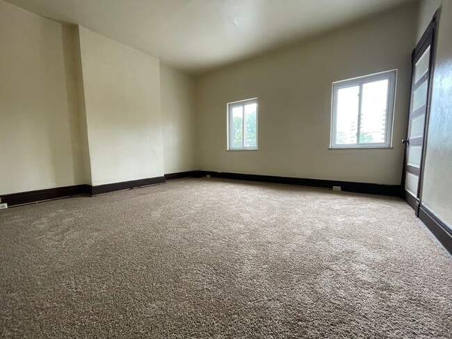 Building Photo - Spacious 3 Bedroom Oakland Townhouse with ...