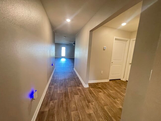 Building Photo - 1004 Limpkin St