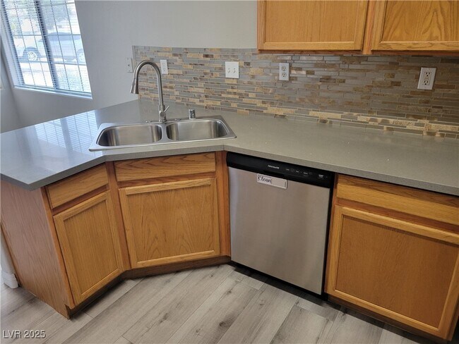 Building Photo - 2809 El Cubano Ct