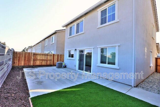 Building Photo - 2097 Shady Tree Cir