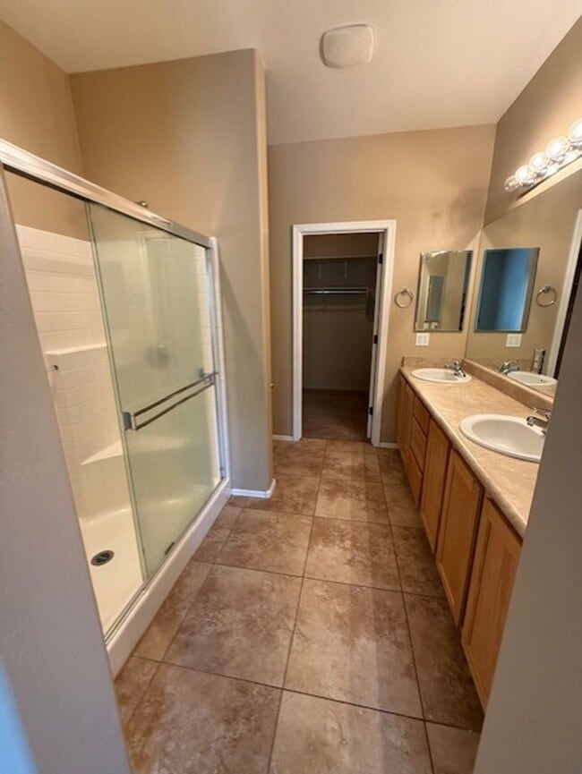 Building Photo - 2 Bedroom 2 Bath in Mountain Gate Contact ...