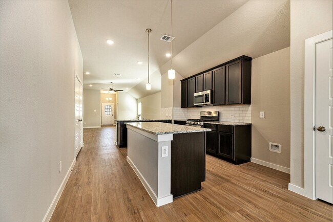 Building Photo - Like New 3 bedroom, 2  bath house in Moran Ranch