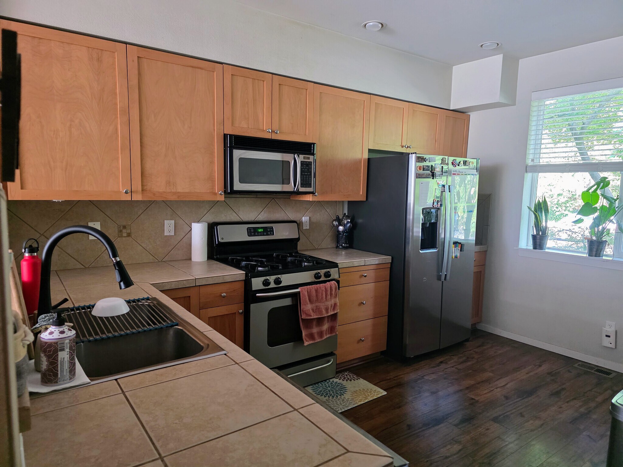 Kitchen with Gas range and plenty of storage - 10903 124th Ave NE