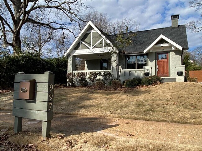 Building Photo - 997 Woodbourne Dr SW