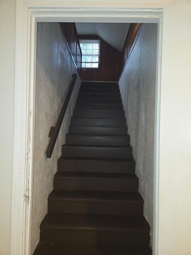 Building Photo - Spacious 4 Bed/ 2 Bath in North Jackson!