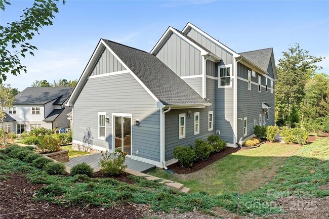 Building Photo - 805 Naples Dr