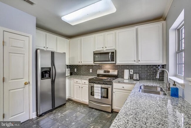 Building Photo - 3850 Koval Ln