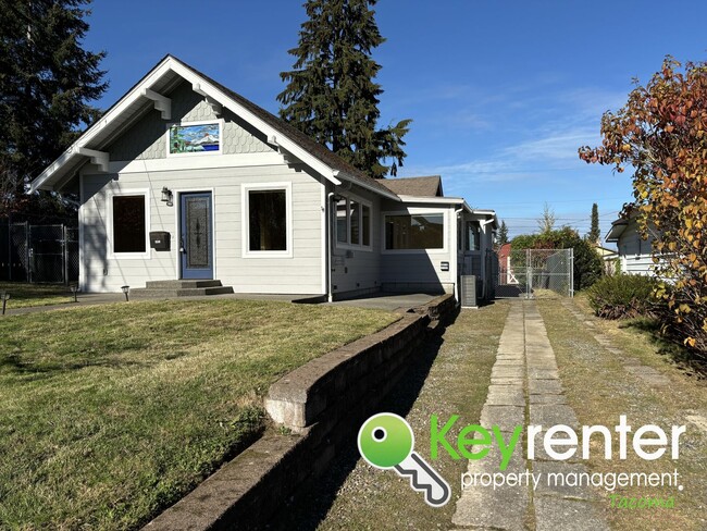 Building Photo - Classic North Tacoma Home with Character!