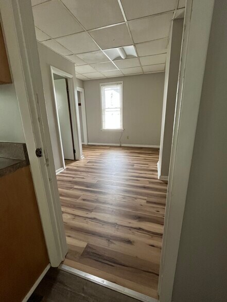 Livingroom - 20 Fern St