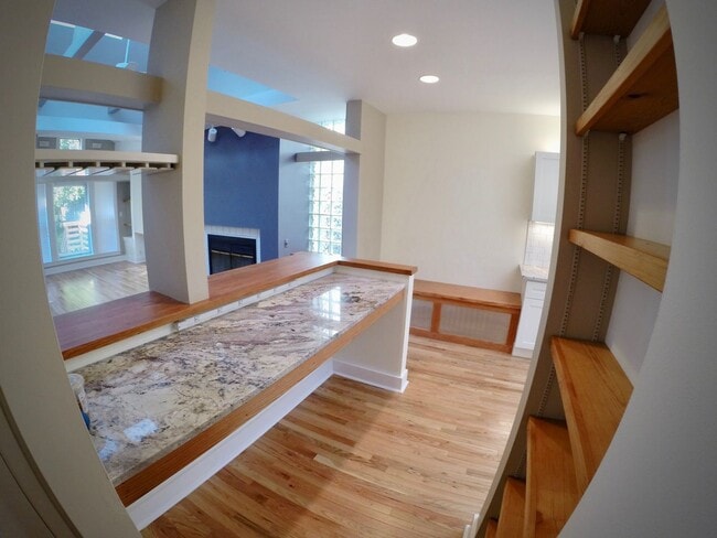 Building Photo - 5444 Claybourne St