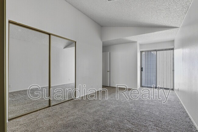 Building Photo - 5355 Rod Ct