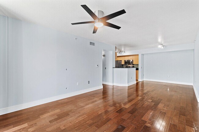 Building Photo - 1013 Villa Cir