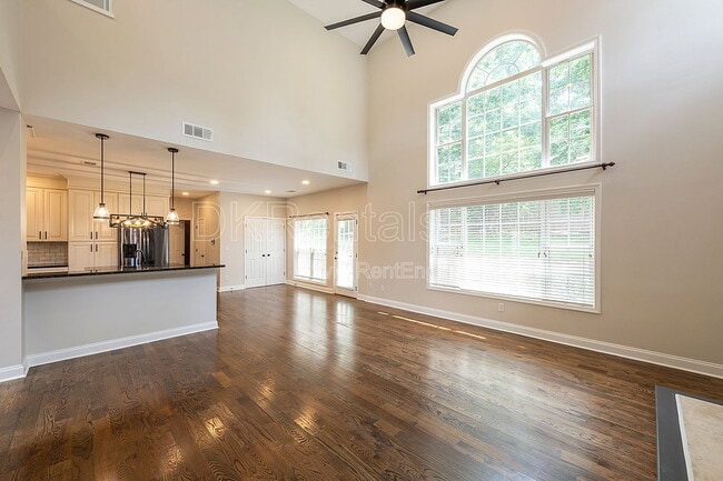 Building Photo - 1540 Hampton Hollow Dr