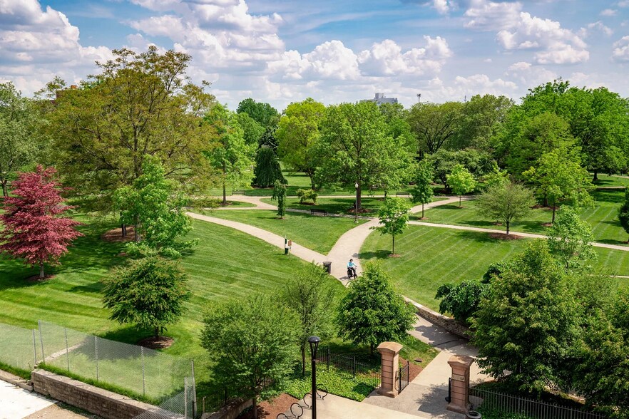 Building Photo - 409 Oak St