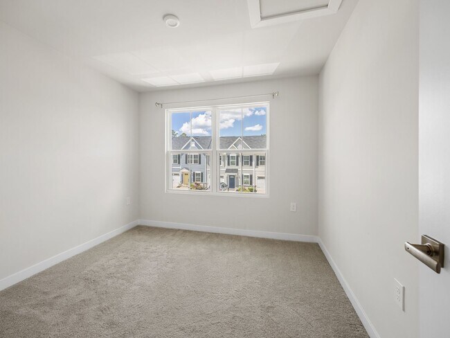 Building Photo - Move In Special - Greenville Dream Townhome: Modern 3 BR, 2.5 BA Steps from the Swamp Rabbit Trai...