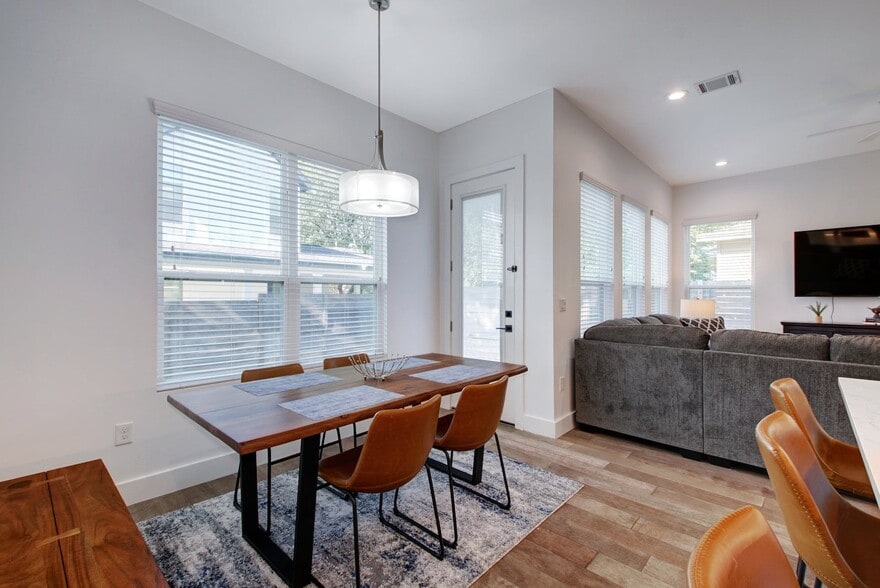 Dining area - 413 W Odell St