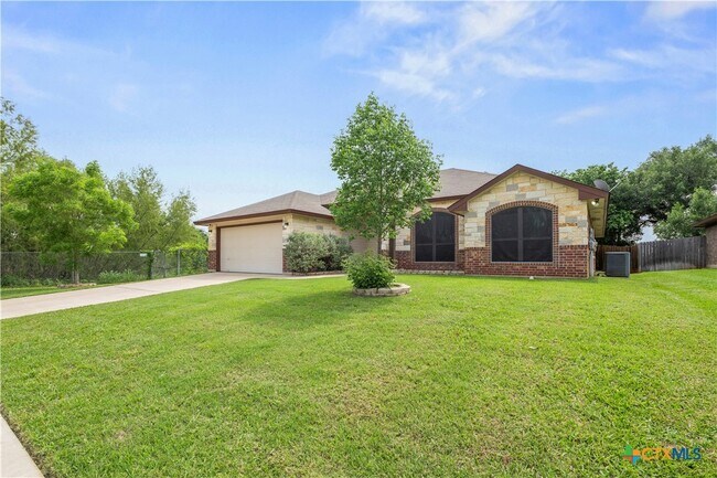 Building Photo - 314 Pointer St