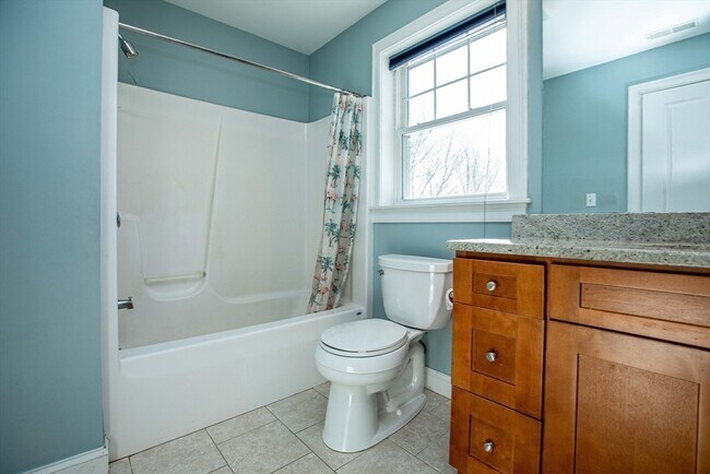 Building Photo - 8 Summer Hill Cir