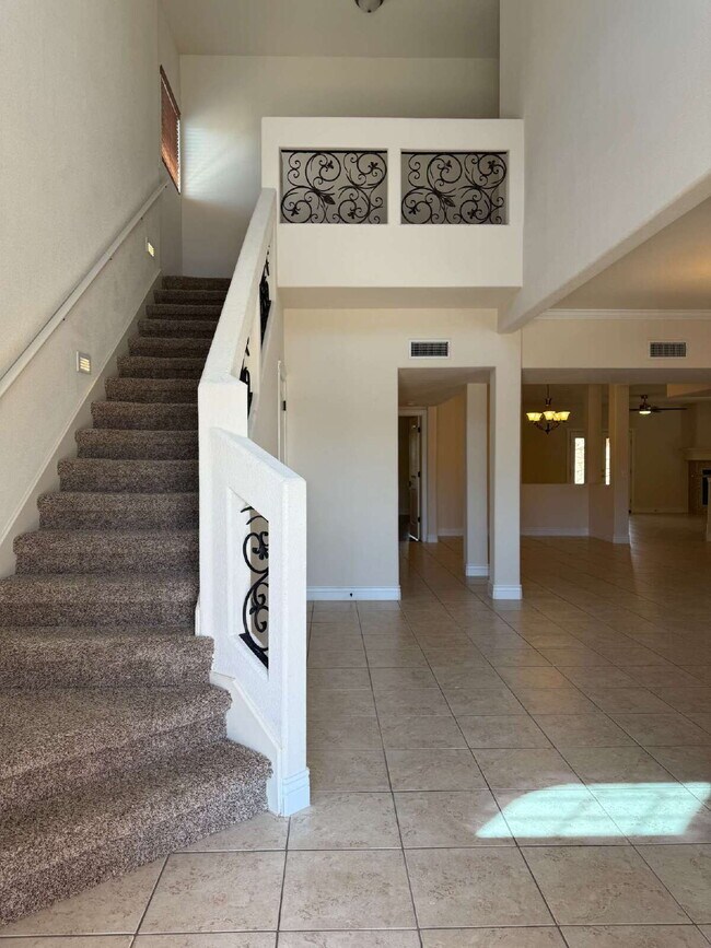 Building Photo - "Spacious 4-Bedroom Oasis with Granite Kit...