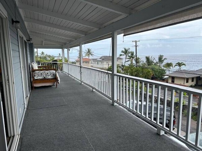 Building Photo - Furnished 3Bed, 2Bath Upstairs of House wi...