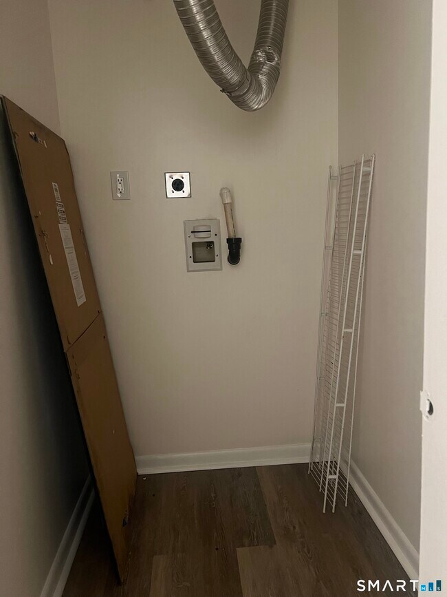 Building Photo - 3370 Madison Ave