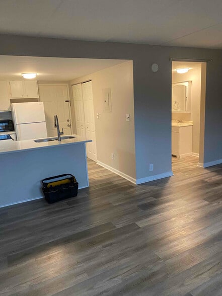 Building Photo - 6850 Blue Heron Blvd