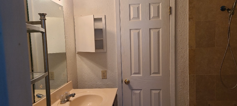 Building Photo - 1102 Verde Dr
