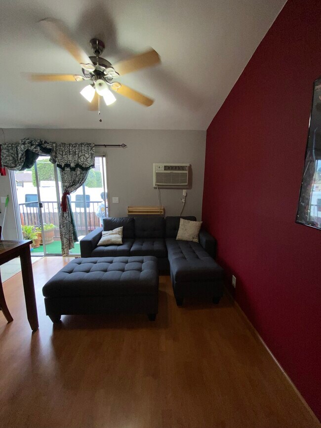 Building Photo - 3030 Valle Vista Dr
