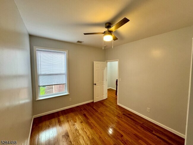 Building Photo - 47 Burnet St