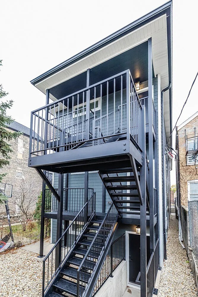 Building Photo - 2712 W 24th Pl