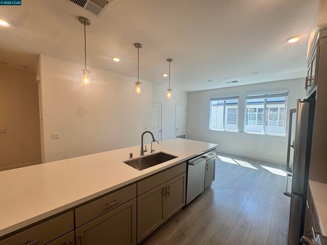 Building Photo - 725 Delve Ct