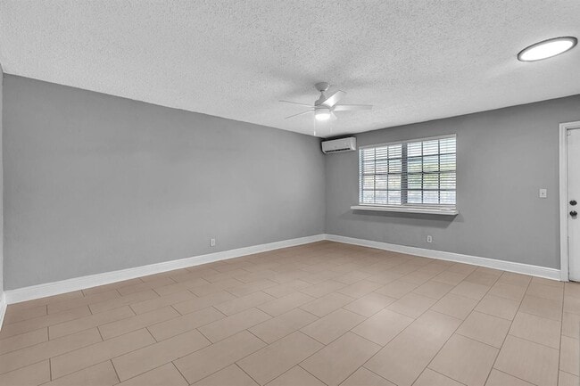 Building Photo - 626 SW 14th Ave