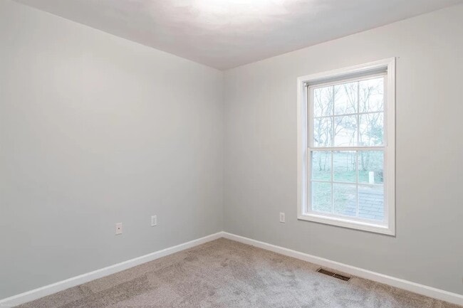 Office/guest room 2 - 650 Republic Rd