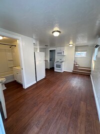 Building Photo - 617 S 10th Ave