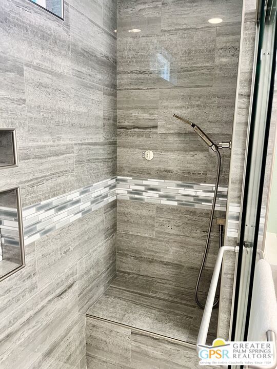 Building Photo - 73450 Country Club Dr