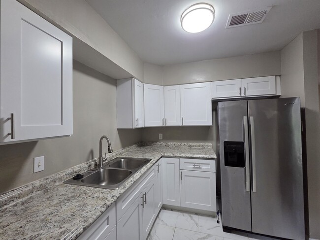 Building Photo - 1706 Echles St