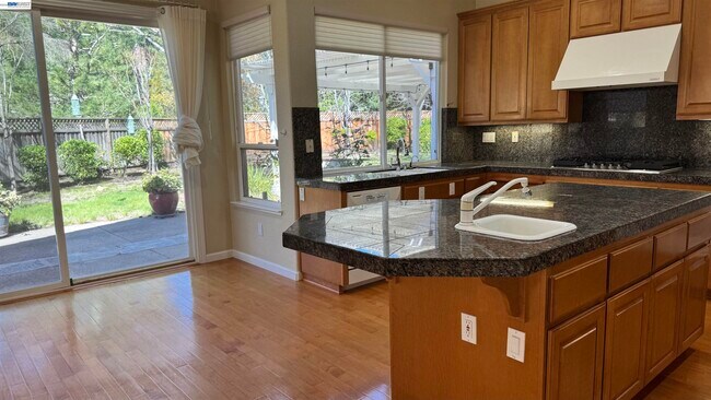 Building Photo - 118 Deer Meadow Terrace