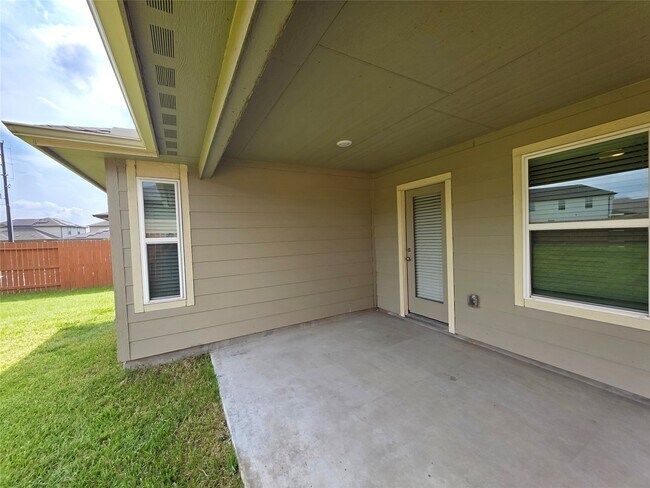 Building Photo - 2011 Cherryvale Dr