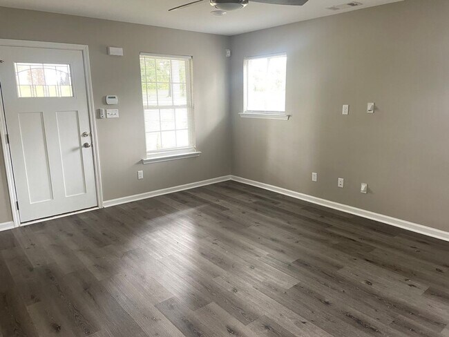 Building Photo - Rent reduced PLUS 1/2 off first month's rent!