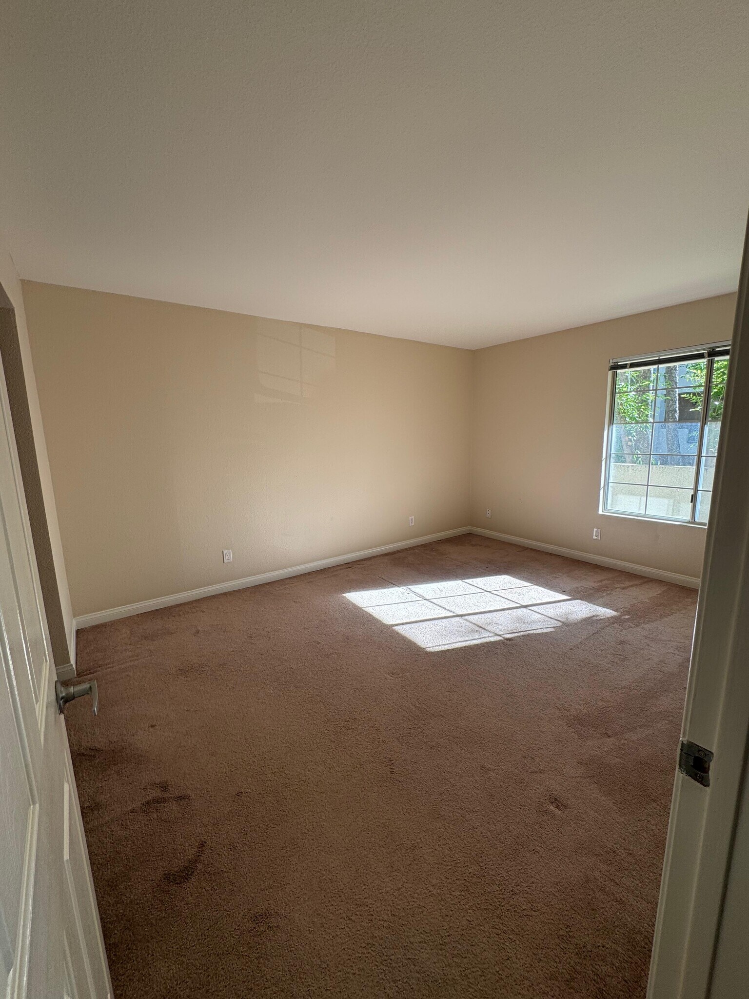 Building Photo - 5510 Owensmouth Ave