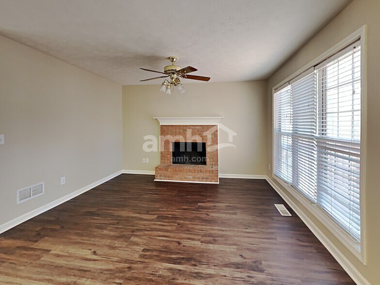 Building Photo - 682 Simon Park Cir