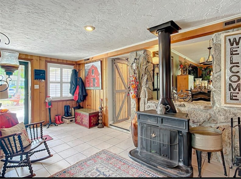 Primary Photo - 3312 SE 6th St