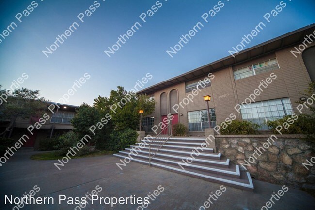 Building Photo - 200 Shadow Mountain Dr