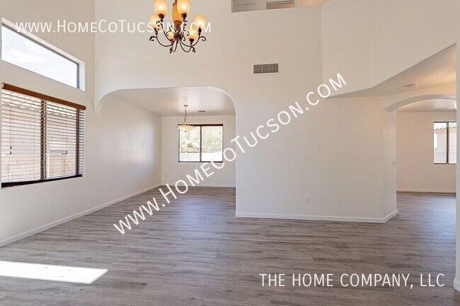 Building Photo - 6645 E Gehrig Ln