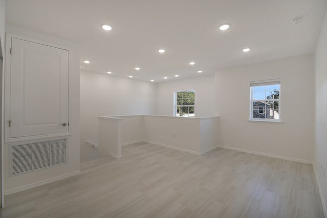 Building Photo - 435 Cierra Oaks Cir