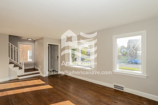 Building Photo - 5766 3 Mile Dr